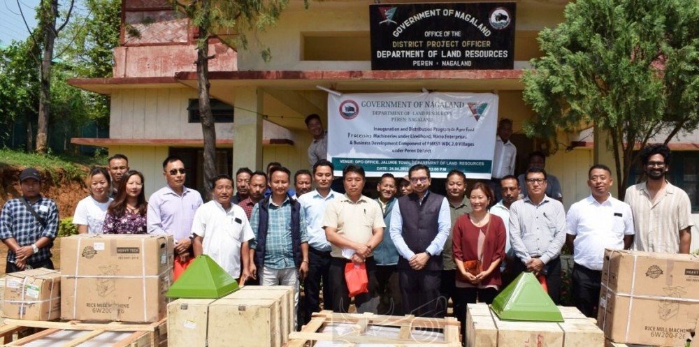 DC Peren Vineet Kumar, IAS with others during the inauguration of agro-food processing machines at Jalukie town on April 24. (DIPR Photo)